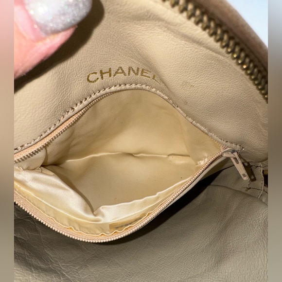 Chanel-Authentic-Vintage- Round Tassel Crossbody Bag Quited Gold matelasse chain - Picture 12 of 14